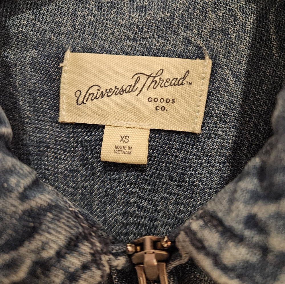 Universal thread Jean jacket. - Picture 3 of 4